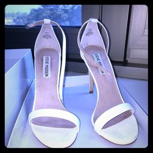 Steve Madden ‘Stecy’ White Snake Print Sandals